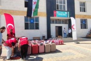 Yetim gülerse Dünya güler