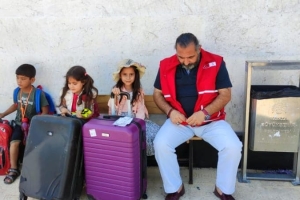 Yetim gülerse Dünya güler