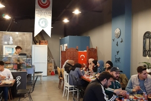 ZENCEFİL Restoranda 30 soydaş öğrenciye iftar