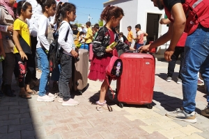 Yetim gülerse Dünya güler