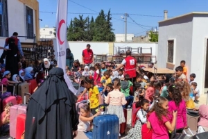 Yetim gülerse Dünya güler