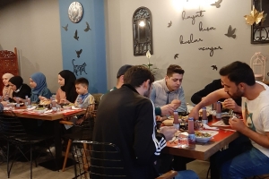 ZENCEFİL Restoranda 30 soydaş öğrenciye iftar