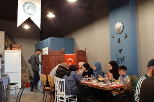 ZENCEFİL Restoranda 30 soydaş öğrenciye iftar